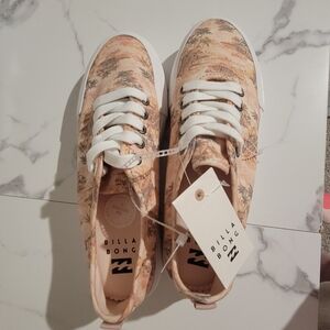 Billabong Tall Sneakers with tag